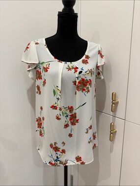 ezra White Floral Scoop-Neck Flutter Sleeve Blouse